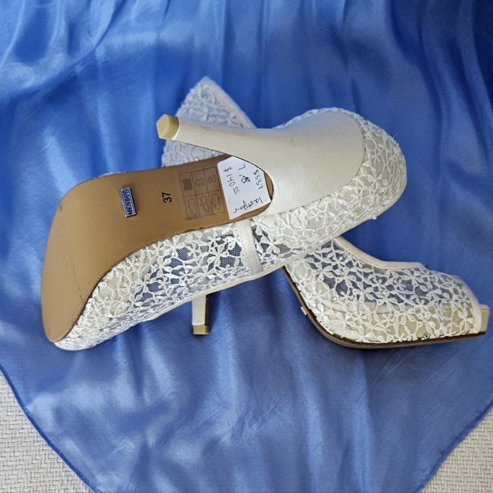 Menbur Ivory Lace Peep-Toe Stiletto Heels, Size 7 - Picture 3 of 5